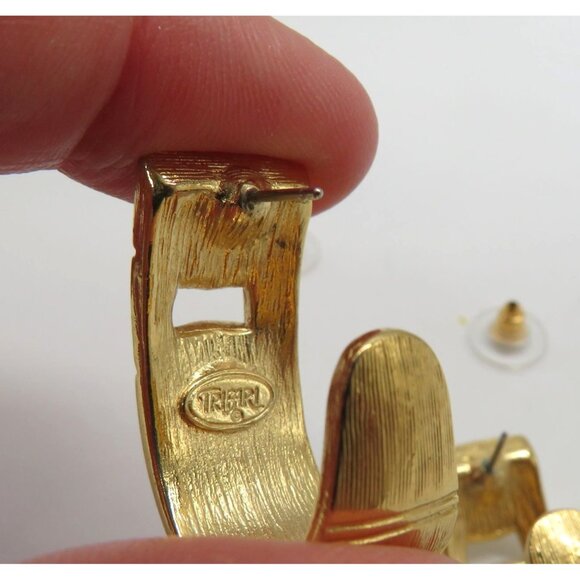 Vintage Trifari Earrings Gold Tone Black Enamel Pierced Stud Hoop Textured - Picture 3 of 10